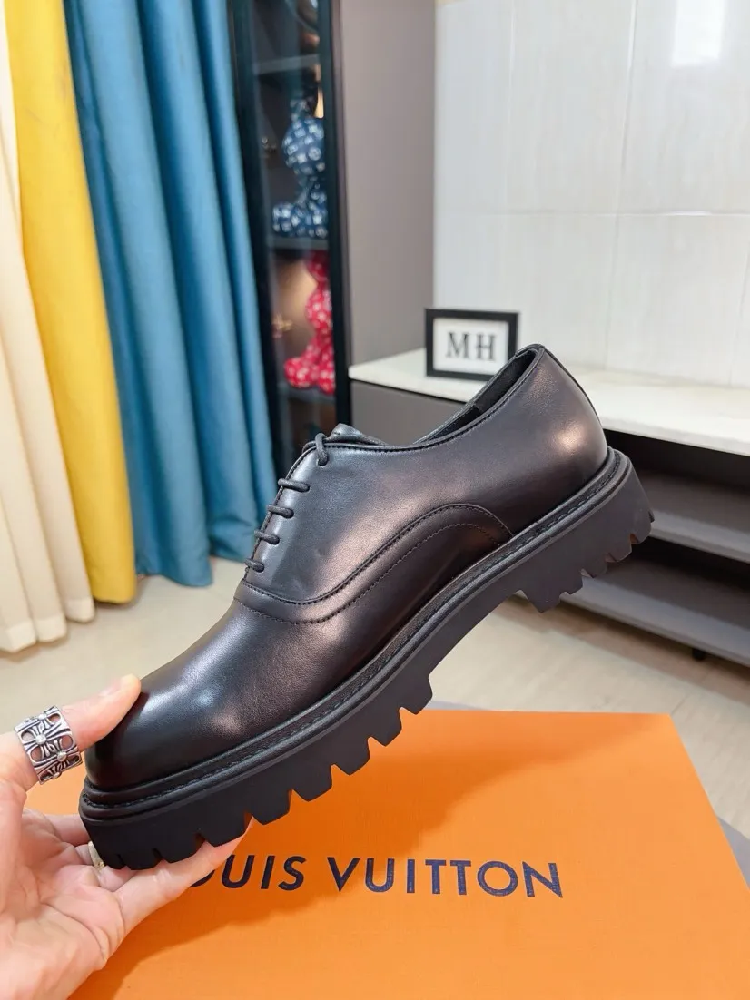 Men's shoes💰 660🌹🌹High version [LV] Louis Vuitton's popular casual leather shoes🎖Fashionable and elegant🎖🎖Material: Original imported open-edge beaded cowhide, washed cowhide leather lining, original open-molded rubber outsole, high-end and classy, ​​elegant quality, instantly transforming into a handsome man when you step on the foot❤❤Standard\nNumber of sizes: 39-44, 38, 45 customized
